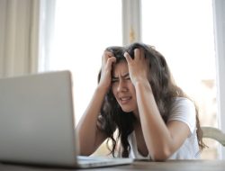 Lima Tahapan Burnout dalam Dunia Kerja, Waspada!