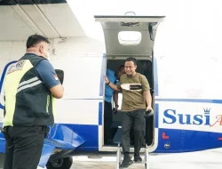 Gubernur Andi Sudirman Lakukan Kunjungan Kerja ke Kabupaten Bone dengan Pesawat Susi Air Makassar