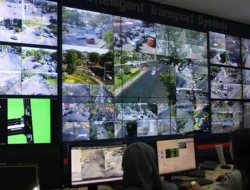 Monitoring TPS Se Kota Makassar Melalui CCTV, Danny Sebut Kondisi Pemilu Dilaporkan Aman 