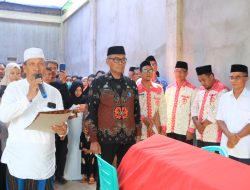 Wakili Bupati, Kadis PKP Amrullah Rasyid Lepas Jenazah Koordinator BPP Malili