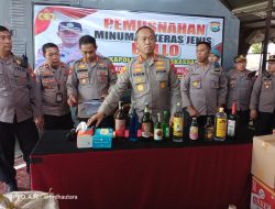 Kapolrestabes Makassar Musnahkan Ratusan Liter Ballo, Kiriman Dari Empat Kabupaten