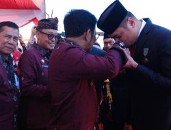 Bupati Gowa Persembahkan Tanda Kehormatan Satyalancana Wira Karya untuk Seluruh Petani