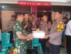 Syukuran Hari Bhayangkara 77, TNI Berikan Kejutan Polsek Wajo Makassar