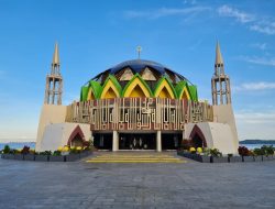Indahnya Wisata Religi di Masjid Terapung BJ Habibie