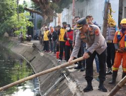 Bakti Sosial Bersama Kapolrestabes Makassar di Tiga Kelurahan