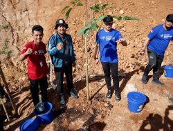 Bersama Delegasi Pemuda, Danny – Bima Arya Tanam Puluhan Pohon Tebebuya