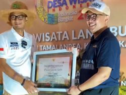 Menteri Sandi Serahkan Penghargaan Buat Sulsel Sebagai Provinsi dengan Desa Wisata Terbanyak di Indonesia