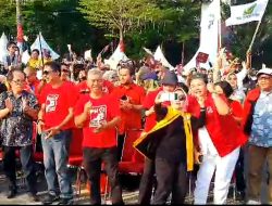 Ribuan Peserta Kirap Pemilu 2024 Padati Anjungan Losari, Rombongan PSI Makassar Gunakan Bus Besar Ikut Pawai
