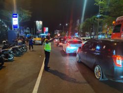 Demi Kelancaran Lalu Lintas, Satlantas Polres Pelabuhan Makassar Urai Kemacetan