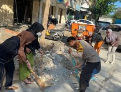 Peduli Lingkungan, Bhabinkamtibmas Butung kerja Bhakti Bersama Warganya