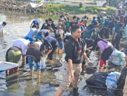 Pemkot Parepare Terjunkan Petugas Kebersihan Bersihkan Sampah di Anjungan Cempae