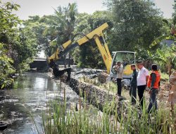 Atasi Genangan, Dinas PU Makassar Lakukan Normalisasi Saluran Sekunder di Kanal Buloa