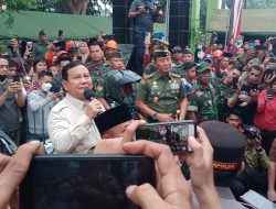 Prabowo Subianto Bagikan Ribuan Motor ke Anggota TNI di Makassar
