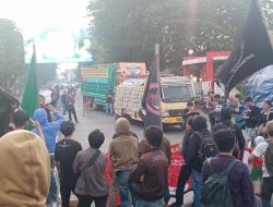 Gelar Aksi Terkait Pengeroyokan Kader HMI, Mahasiswa Blokade Jalan Sultan Alauddin 