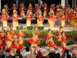 Tampilkan Tari Tradisional, Siswa SMA 10 Makassar Pukau Pengunjung F8