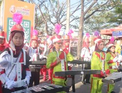 Ratusan Siswa SD dan SMP Se Kota Makassar Ikuti Karnaval dan Pertunjukan Drumband
