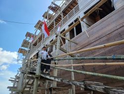 Mendagri Tito Karnavian Lihat Langsung Pembuatan Kapal Pinisi di Bulukumba