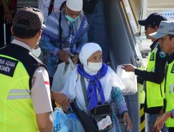 Jamaah Kloter Terakhir Haji 2023 Debarkasi Makassar, Tiba di Bandara Sultan Hasanuddin