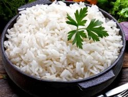 Harus Coba, 14 Manfaat Jika Nasi Dicampur Bawang Putih Pada Saat Dimasak