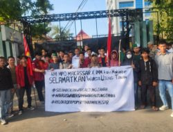 Unjuk Rasa Sambut Kedatangan Pj Gubernur di DPRD Sulsel