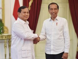Kenapa Jokowi Terus Membela Prabowo dari Berbagai Fitnah?