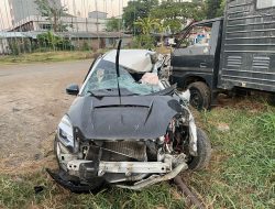 Diduga Tak Bisa Kendalikan Mobilnya Hingga Tabrak Pohon, Dua Mahasiswa di Makassar Tewas