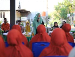 Erna Rasyid Taufan Bina Komunitas Warga Belajar Ngaji Seminggu Sekali