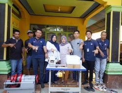 PT Semen Tonasa Salurkan Bantuan Mesin Jahit dan Pembangunan Jamban Untuk Warga Kalabbirang