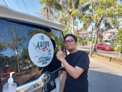 Sambut AMIN, Ketua DPC PKB Makassar Aksi Pasang Stiker di Mobil