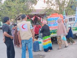 PBB Makassar Bagikan Air Bersih ke Masyarakat di Makassar Secara Gratis Tanpa Atribut