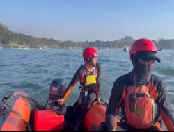 Tim Sar Lakukan Pencarian Korban Kapal Terbalik di Pantai Grajagan