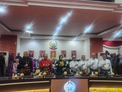 Sidang Paripurna Hari Jadi Sulsel ke-354, Pimpinan DPRD Kompak Pakai Baju Adat Bugis Makassar