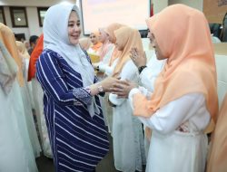 Tangis Fatmawati Pecah di Peringatan Maulid DWP Kota Makassar