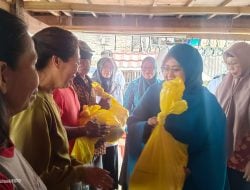 Erna Rasyid Taufan Salurkan Paket Sembako kepada Warga Tolotang, Wujud Peduli Warga Minoritas