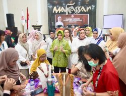 Dekranasda Kota Makassar Dorong Kreativitas Perempuan dalam Pelatihan Pembuatan Kalung Etnik