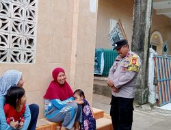 Lewat Sambang Sukseskan Pemilu 2024, Bhabinkamtibmas Pulau Barrang Caddi Jalin Kedekatan Dengan Masyarakat