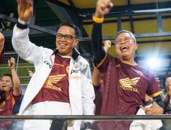 Kompak Nobar Nurdin Abdullah, Taufan Pawe Pamit dengan Suporter PSM Makassar