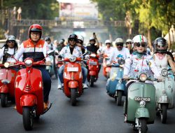 Danny-Fatma Peringati Hari Sumpah Pemuda dengan Berkeliling Kota Makassar Naik Vespa