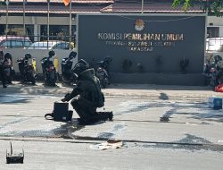 Polisi Ledakkan Bom di Depan Kantor KPU Sulsel, saat Simulasi Pengamanan Pemilu 2024