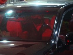 SYL Dijemput Mobil Sedan di Kediaman Ibunda Seusai Ditetapkan Tersangka