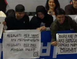 Viral Suporter Megawati Bawa Poster Dukungan Tak Biasa