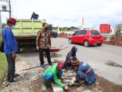 DPU Makassar Tambal Jalan Metro Tanjung Bunga, Danny: Ini Penanganan Jangka Pendek