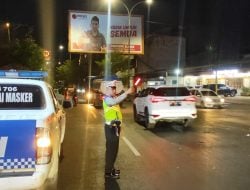 Cegah Laka Lantas di Malam Hari, Satlantas Polres Pelabuhan Makassar Lakukan Pengaturan Lalin