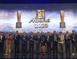 Unhas Terima Anugerah Emas SNI Award 2023