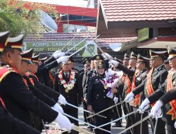 Dengan Pedang Pora, Kapolres Pelabuhan Makassar Lepas Personelnya yang Purna Bhakti