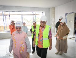 Danny Bersama Indira Ismail Tinjau Progres Pembangunan Gedung PKK dan Dekranasda