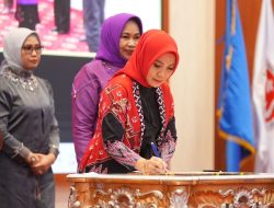 Disaksikan Pj Gubernur Sulsel, Sofha Marwah Bahtiar Kukuhkan Enam Pj Ketua Dekranasda Kabupaten Kota