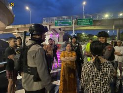 Polres Pelabuhan Makassar Amankan Aksi Demo Warga Tallo di Tol Reformasi dengan Humanis