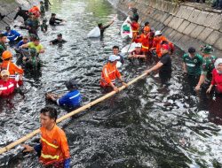 Danny Pomanto bersama dan Dandim Letkol Inf Lizardo Gumay Bersatu Bersihkan Kanal Sebagai Upaya Tanggulangi Sampah dan Banjir