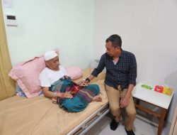 Pj Wali Kota Parepare Besuk Ketua MUI di Rumah Sakit